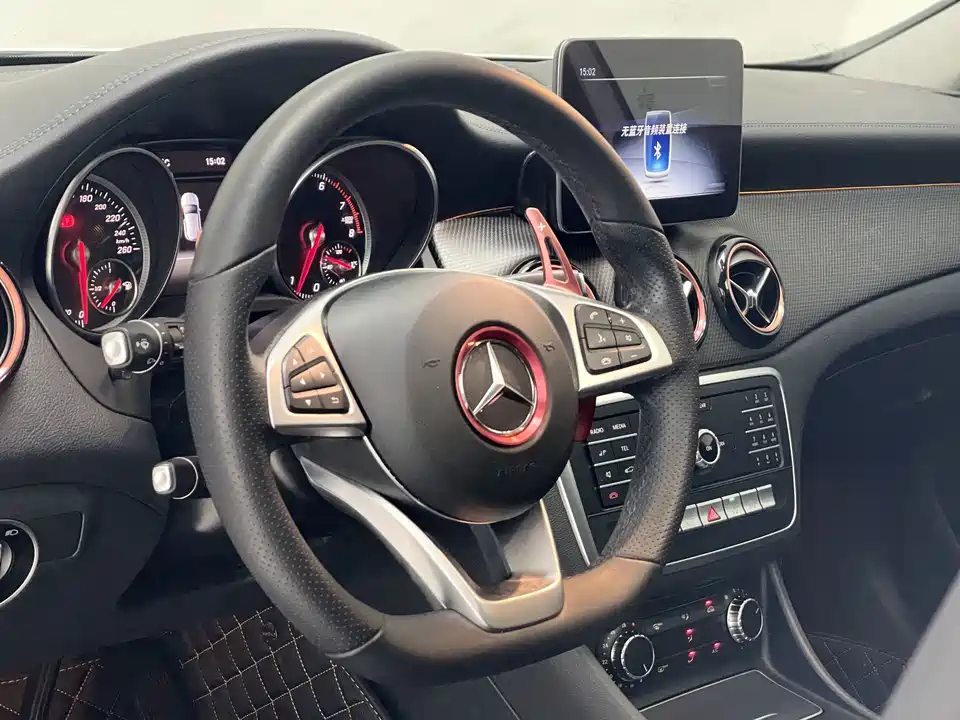 Mercedes-Benz GLA Mercedes-Benz GLA