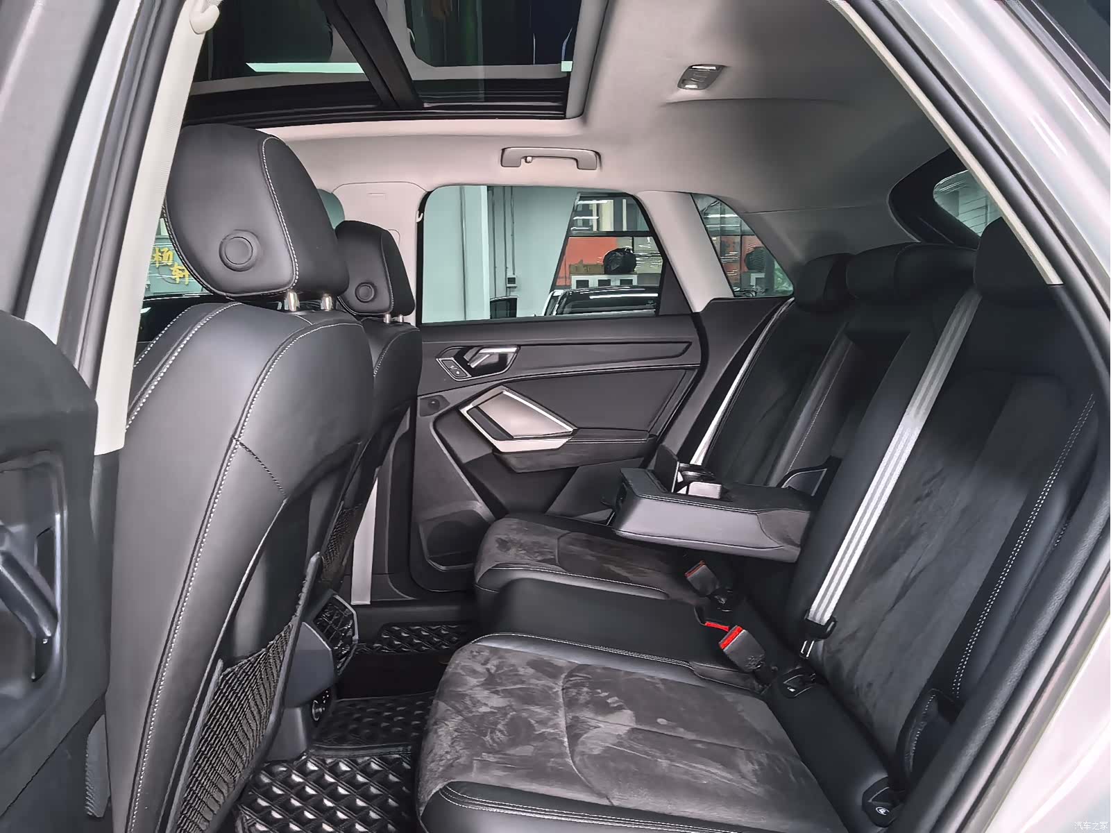 Audi Q3, 2022 10