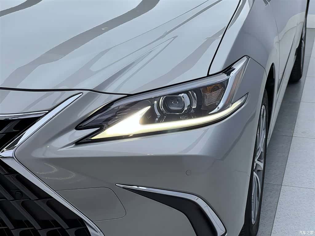 Lexus ES, 2023 6