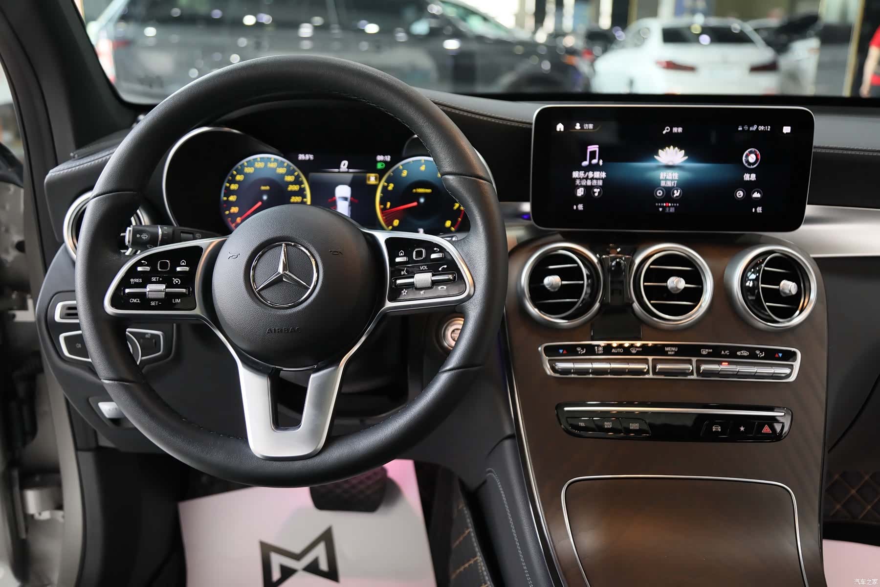 Mercedes-Benz GLC, 2022 12