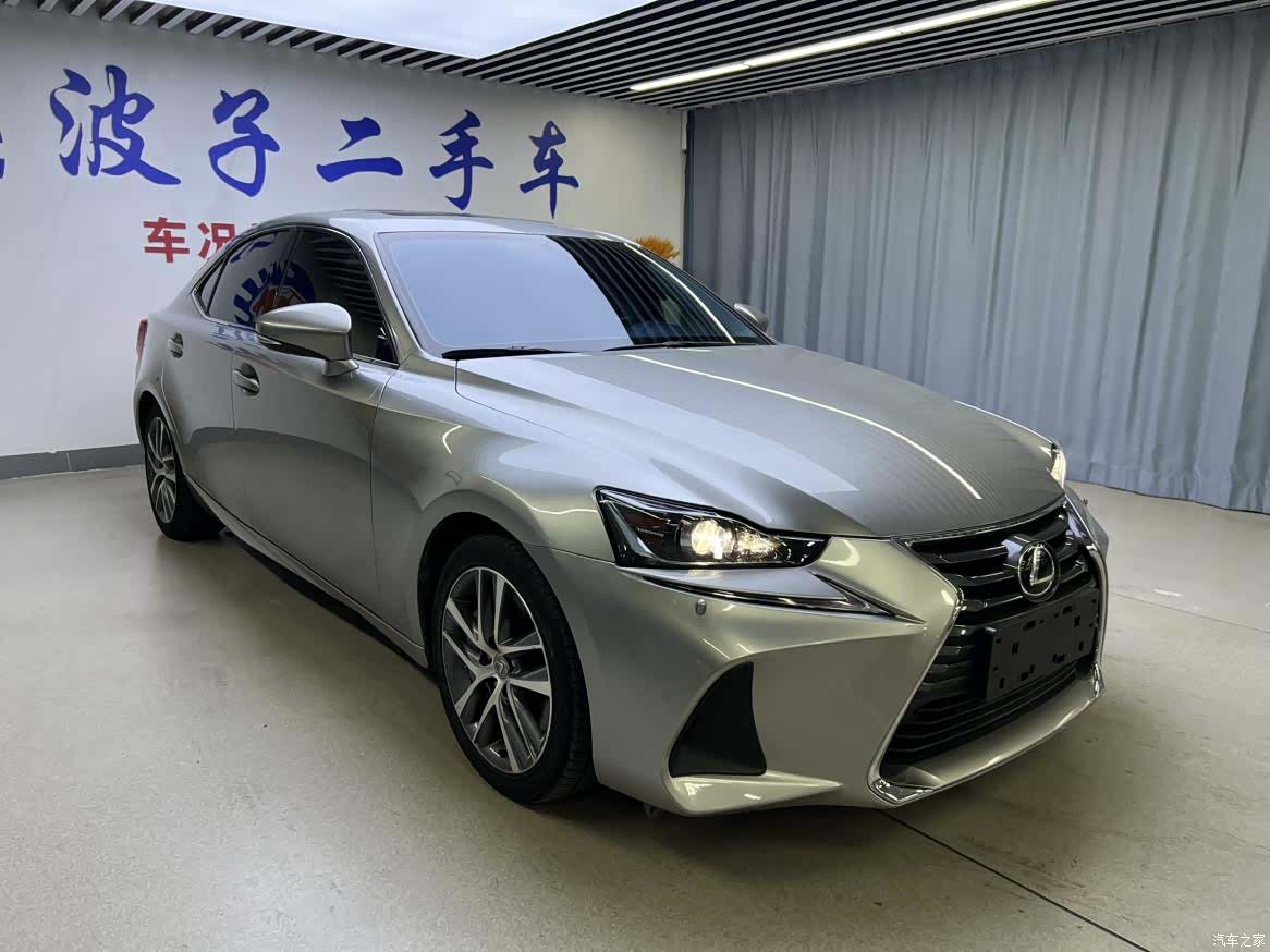 Lexus IS, 2017 3