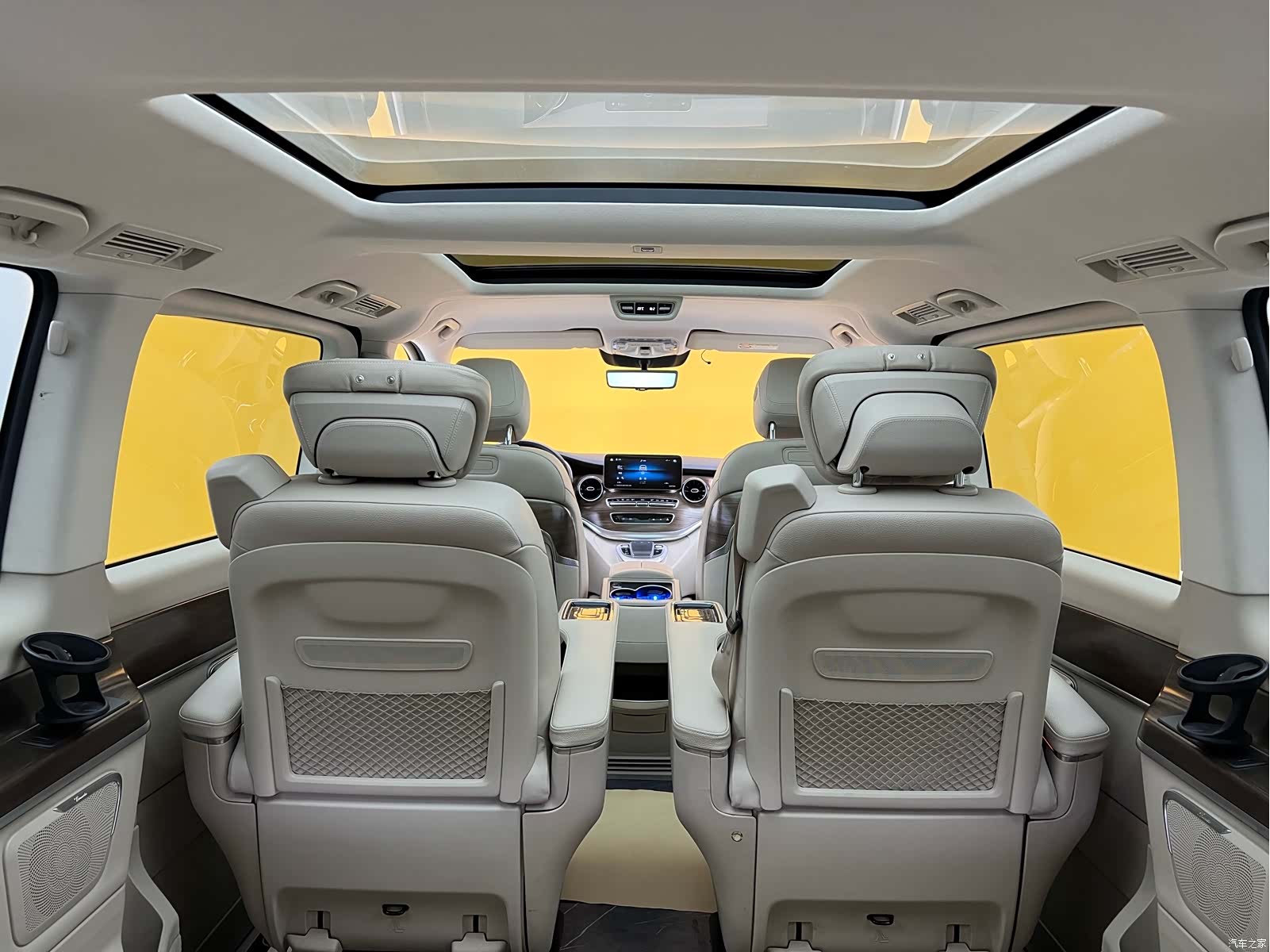 Mercedes-Benz V-Class, 2023 30