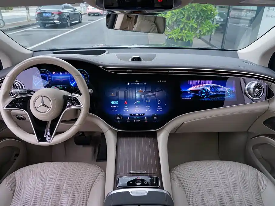 Mercedes-Benz EQS SUV