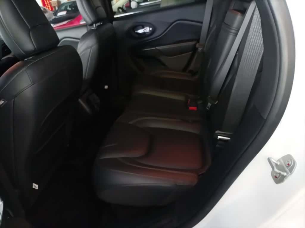 Jeep Cherokee, 2018 17