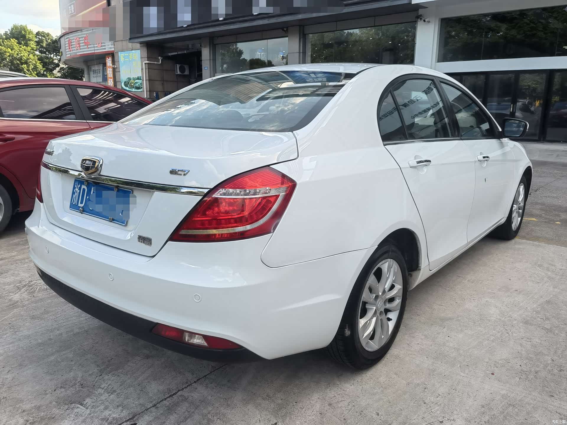 Geely Emgrand, 2015 4