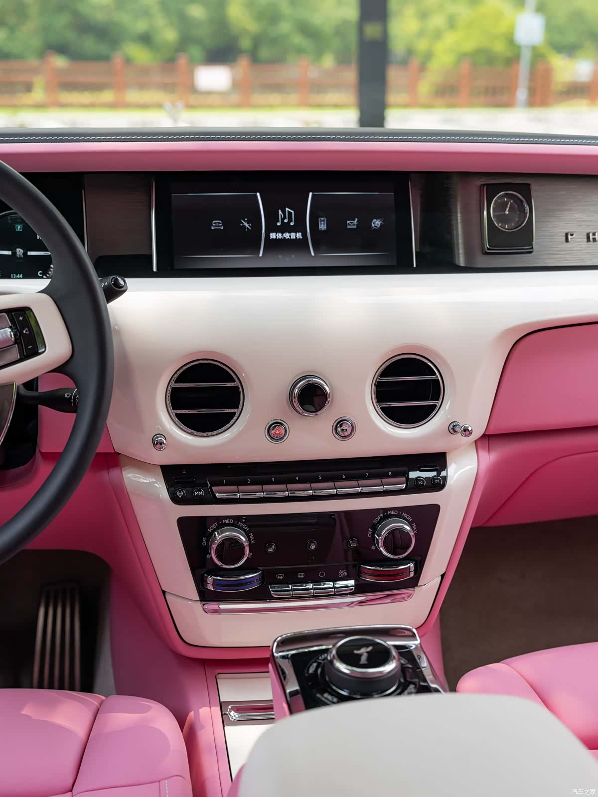Rolls-Royce Phantom, 2022 16