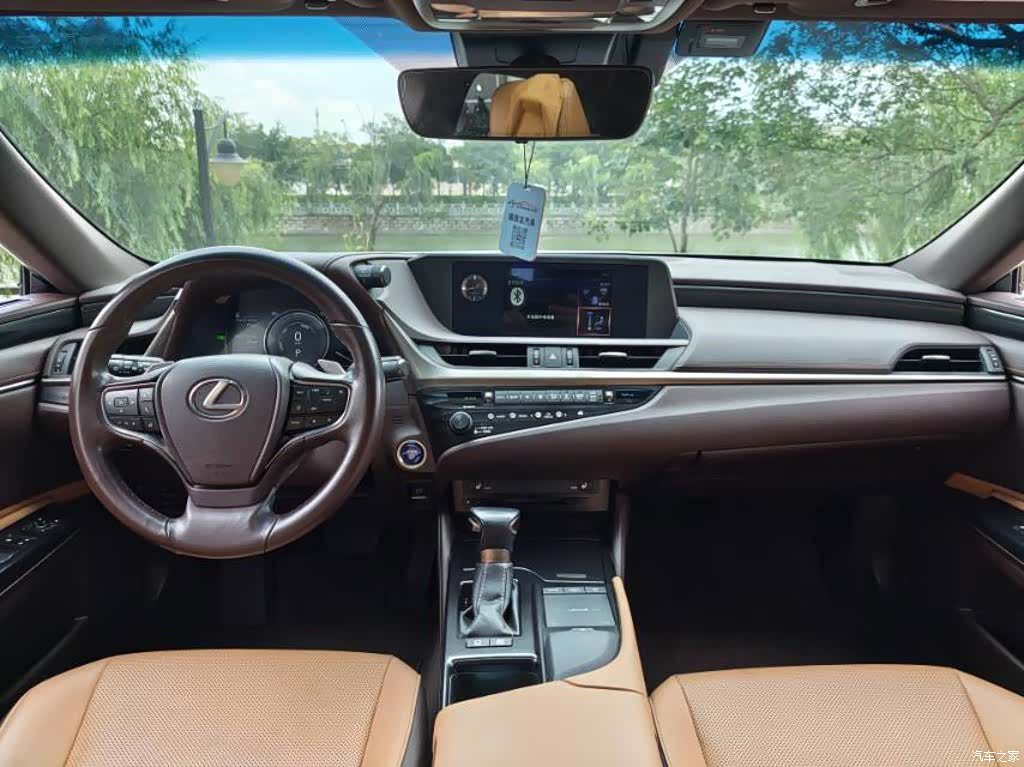 Lexus ES, 2020 7