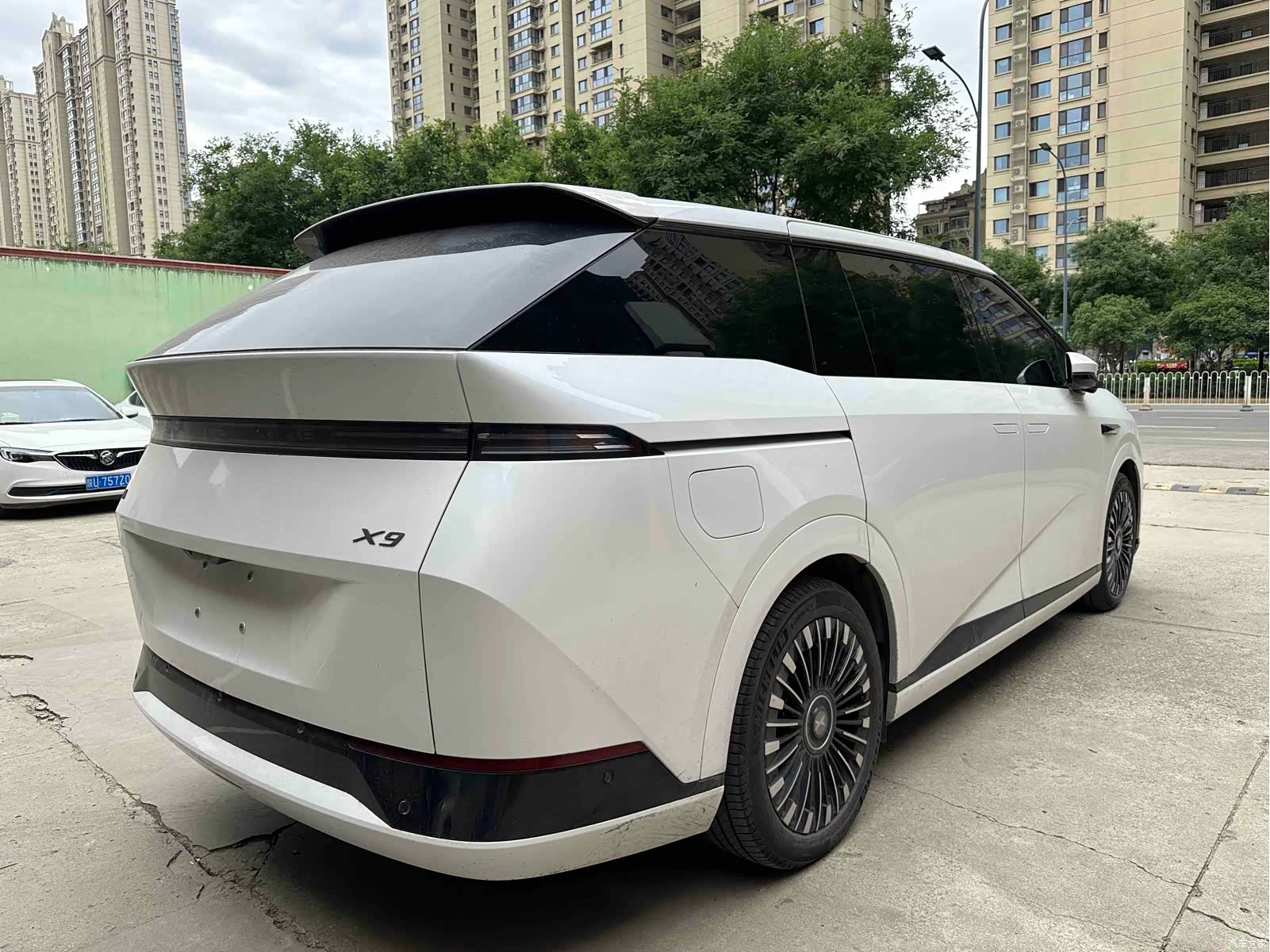 Xpeng X9, 2025 4