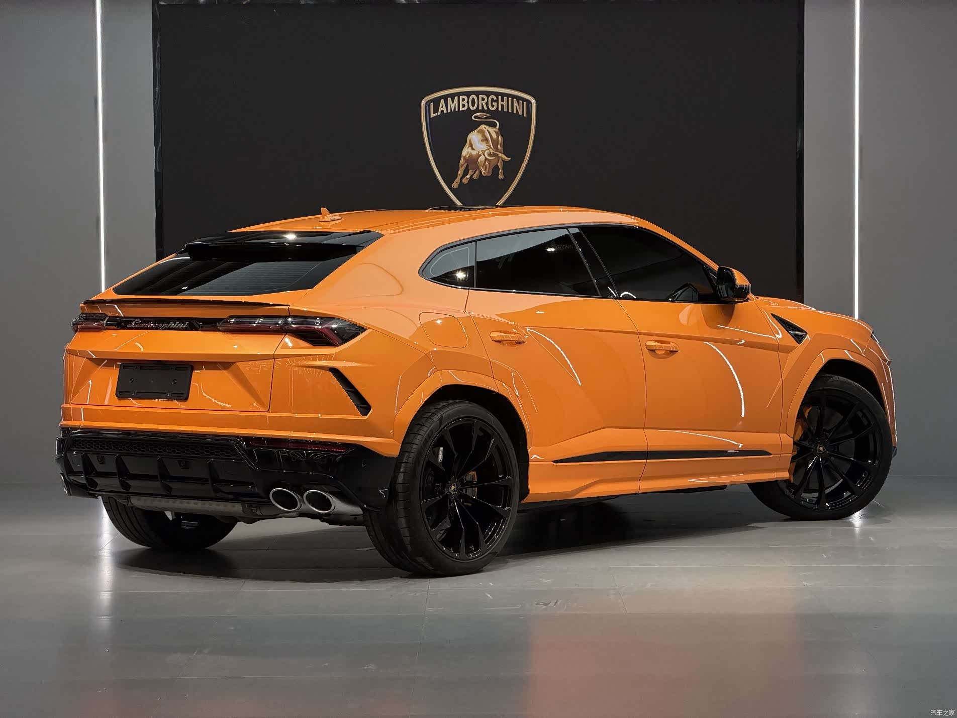 Lamborghini Urus, 2023 3