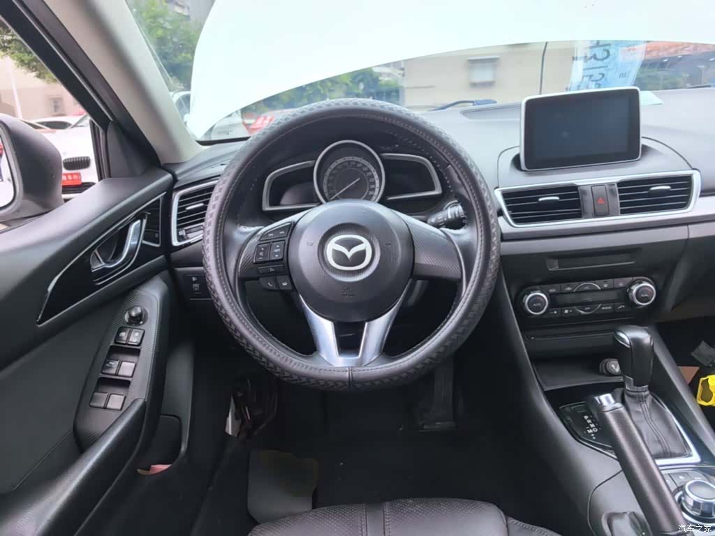 Mazda Mazda3, 2015 11