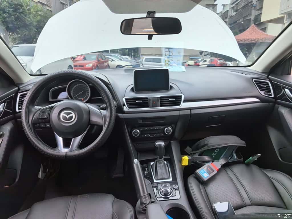 Mazda Mazda3, 2015 10