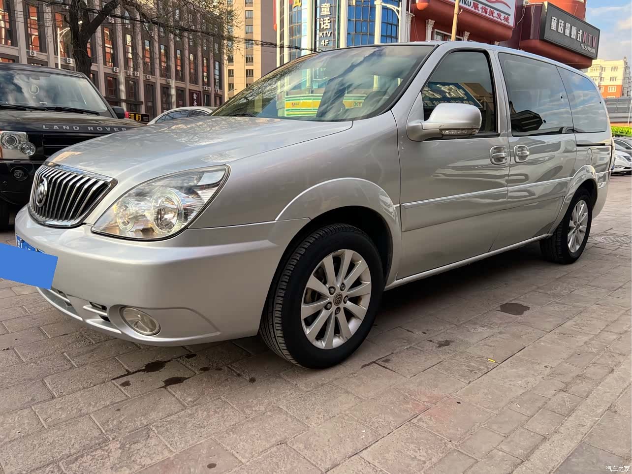 Buick GL8, 2013 1