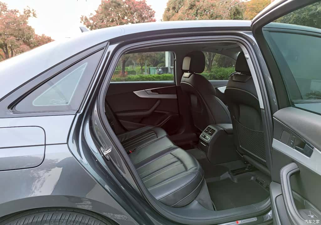 Audi A4L, 2022 7