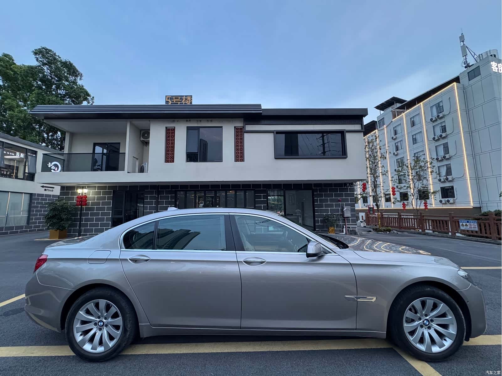 BMW 7 Series, 2012 8