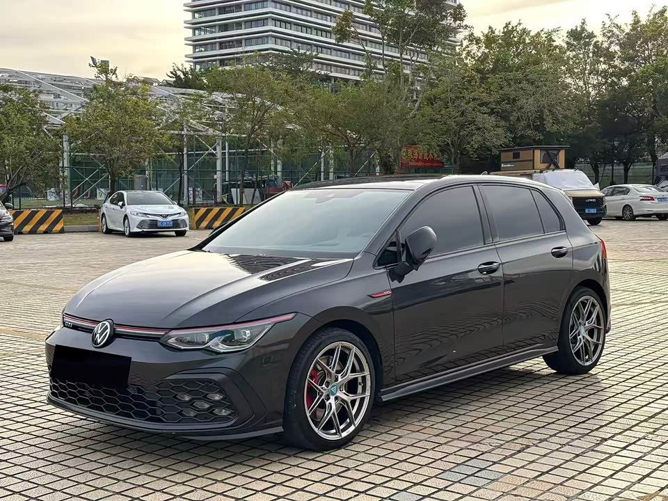 Volkswagen Golf GTI