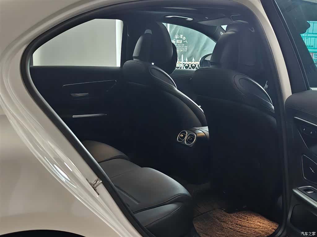 Mercedes-Benz C-Class, 2025 13