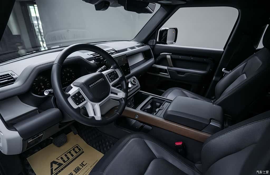 Land Rover Defender, 2023 12