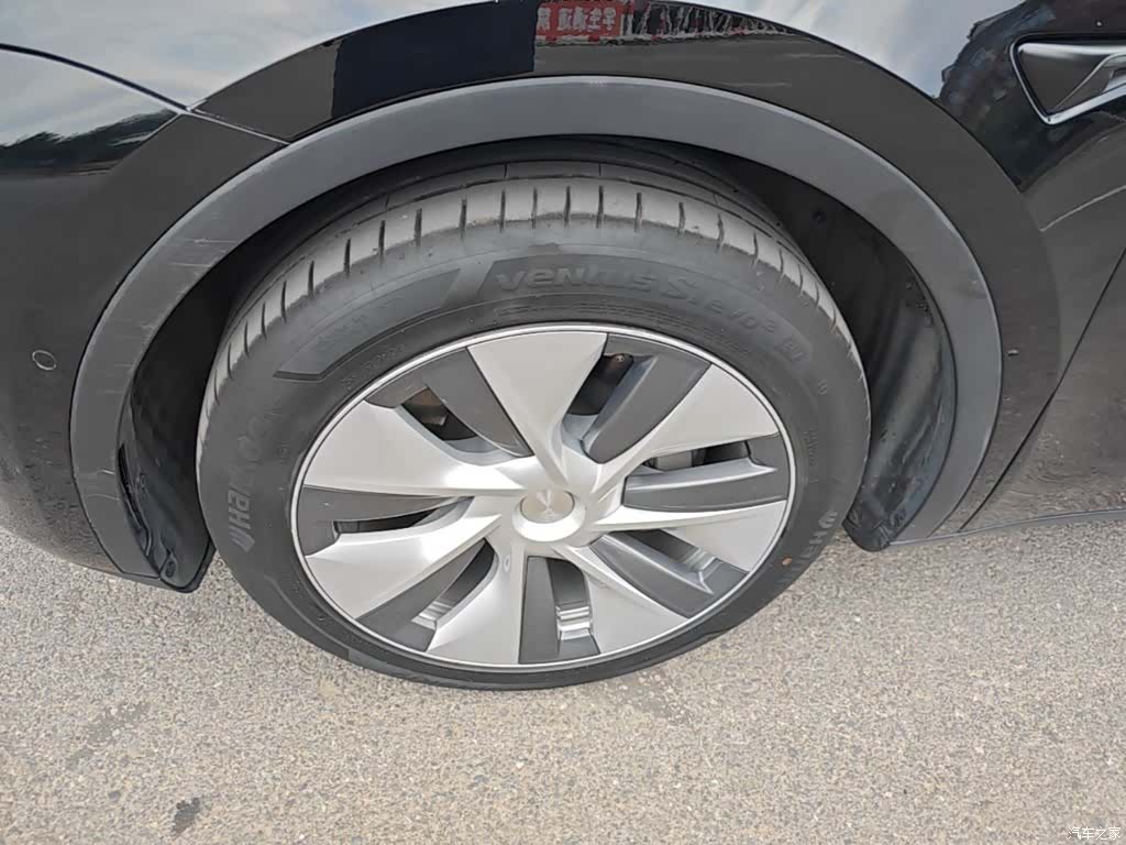 Tesla Model Y, 2022 23