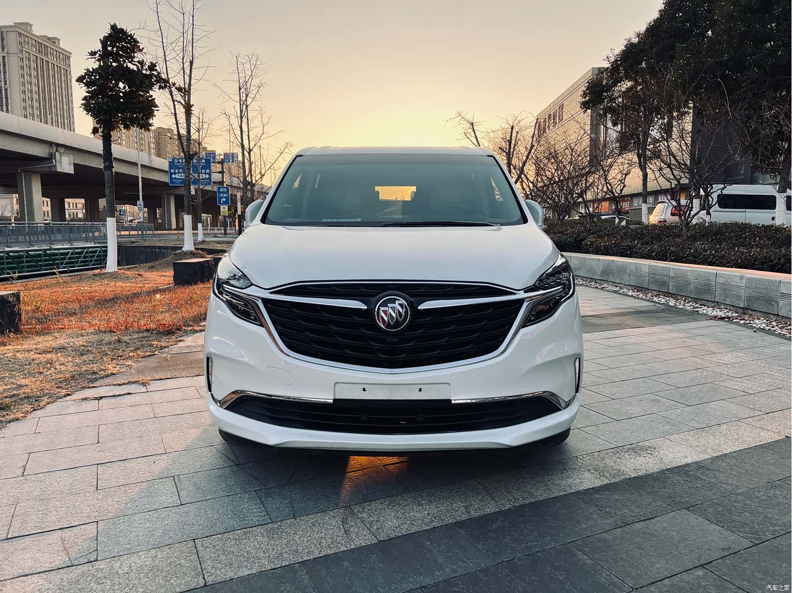 Buick GL8, 2020 3