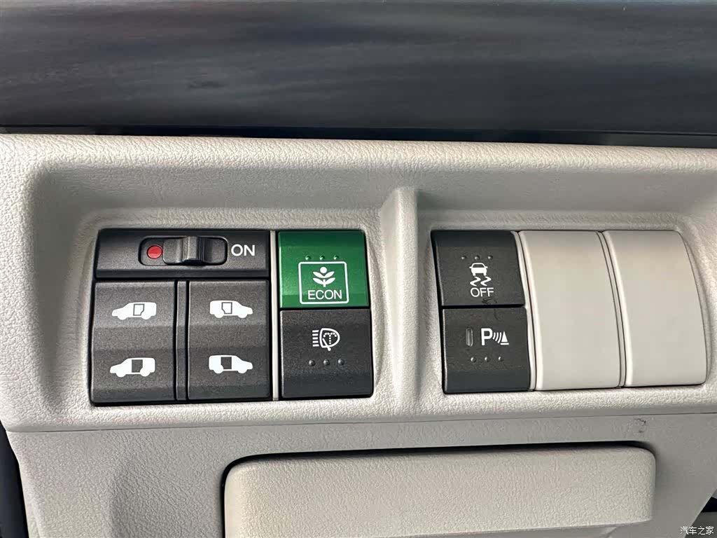 Honda Elysion, 2014 13