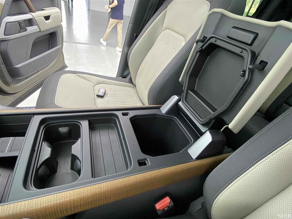 Land Rover Defender, 2022 25