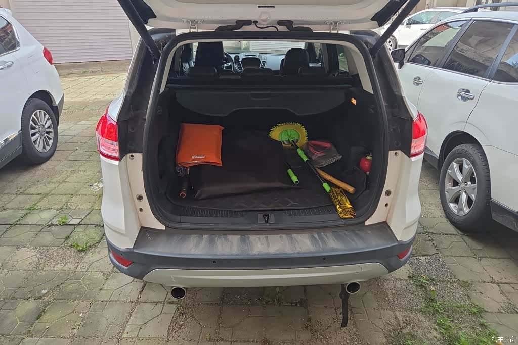 Ford Kuga, 2015 4