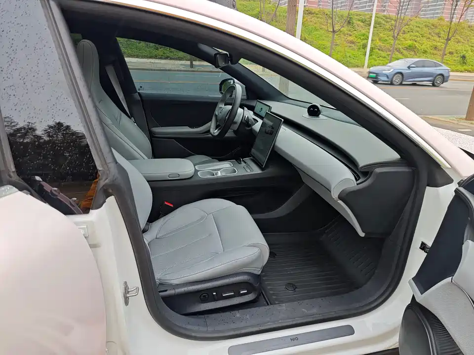 NIO ET5