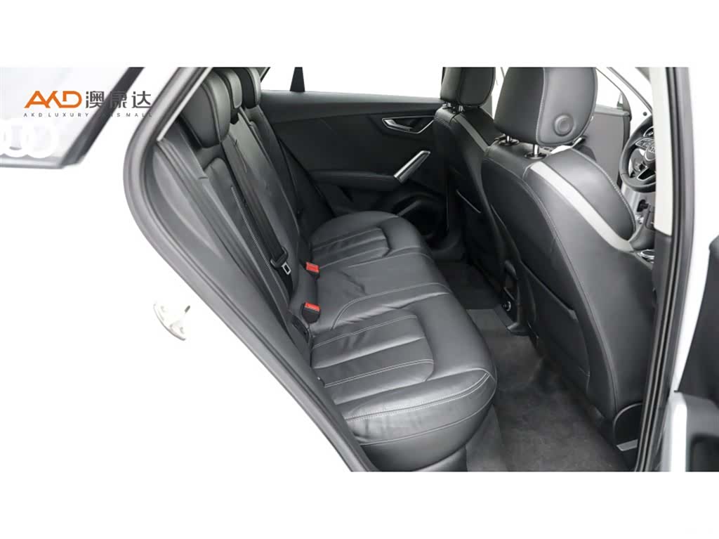 Audi Q2L, 2019 8