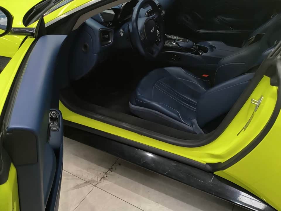 Aston Martin V8 Vantage