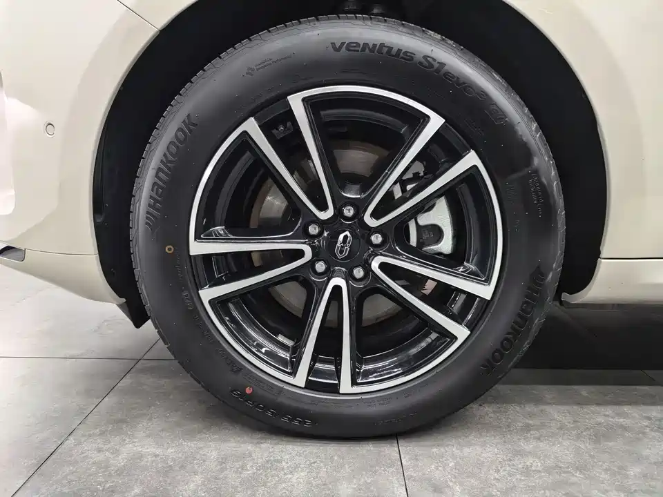 AITO Ask the world M5