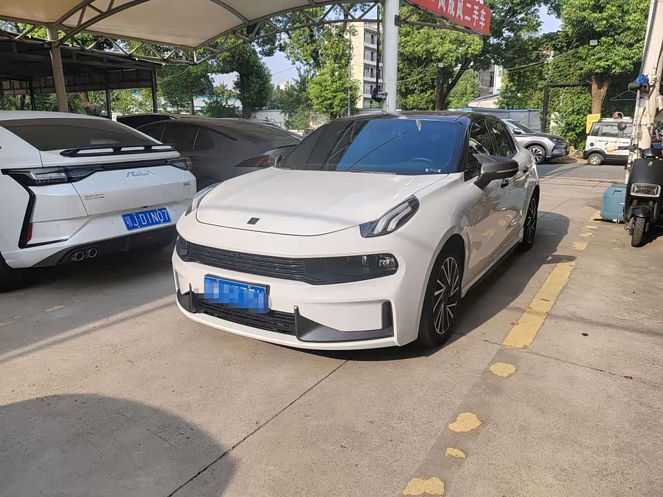 Lynk & Co 03 Lynk & Co 03
