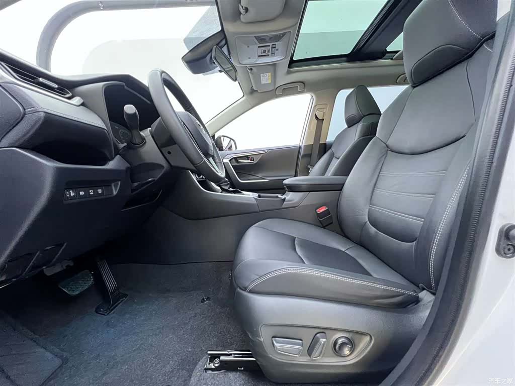 Toyota RAV4, 2024 17
