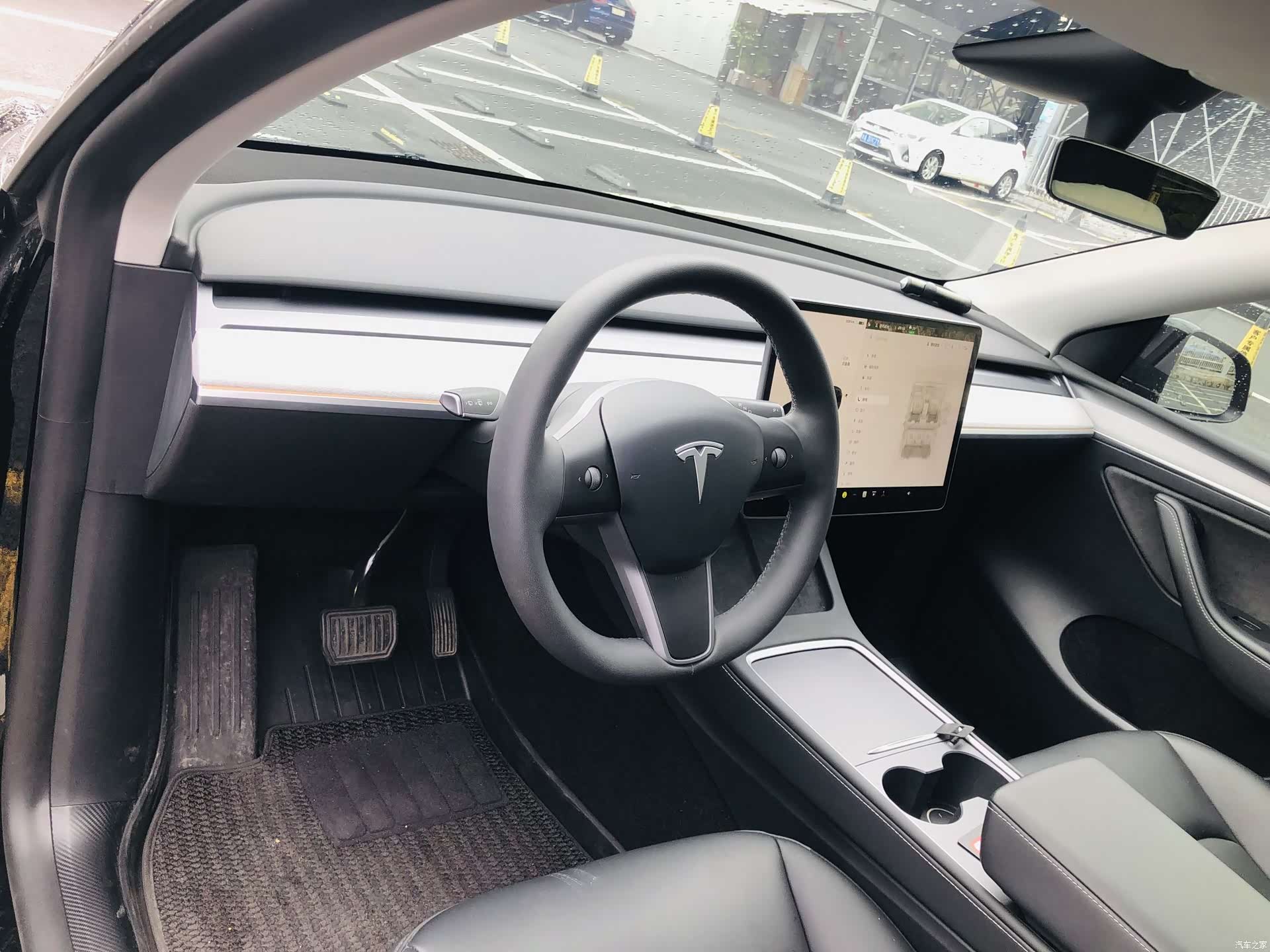 Tesla Model Y, 2023 17