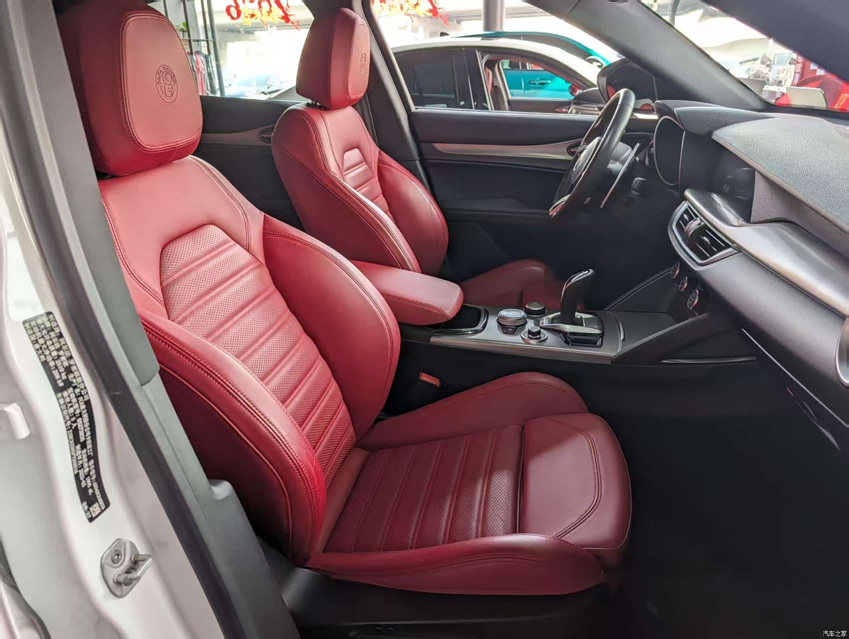 Alfa Romeo Stelvio, 2024 18