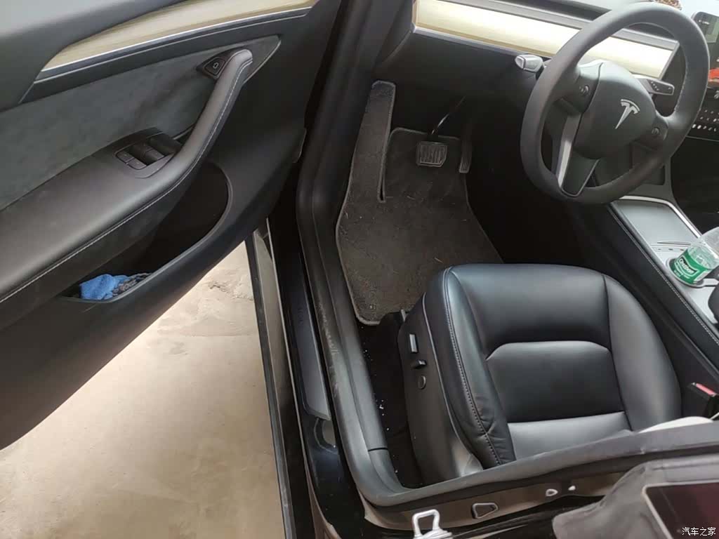 Tesla Model Y, 2023 16