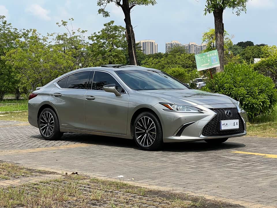 Lexus ES