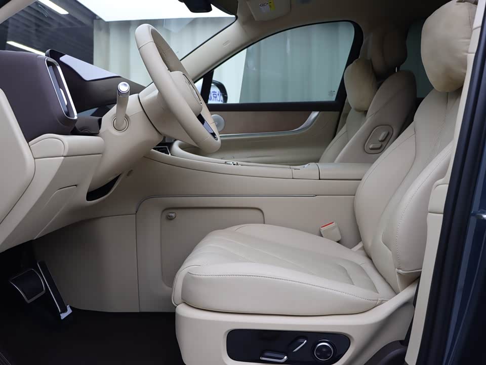 AITO Ask the world M9