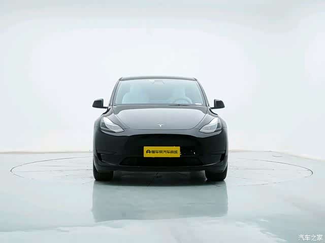 Tesla Model Y, 2022 3