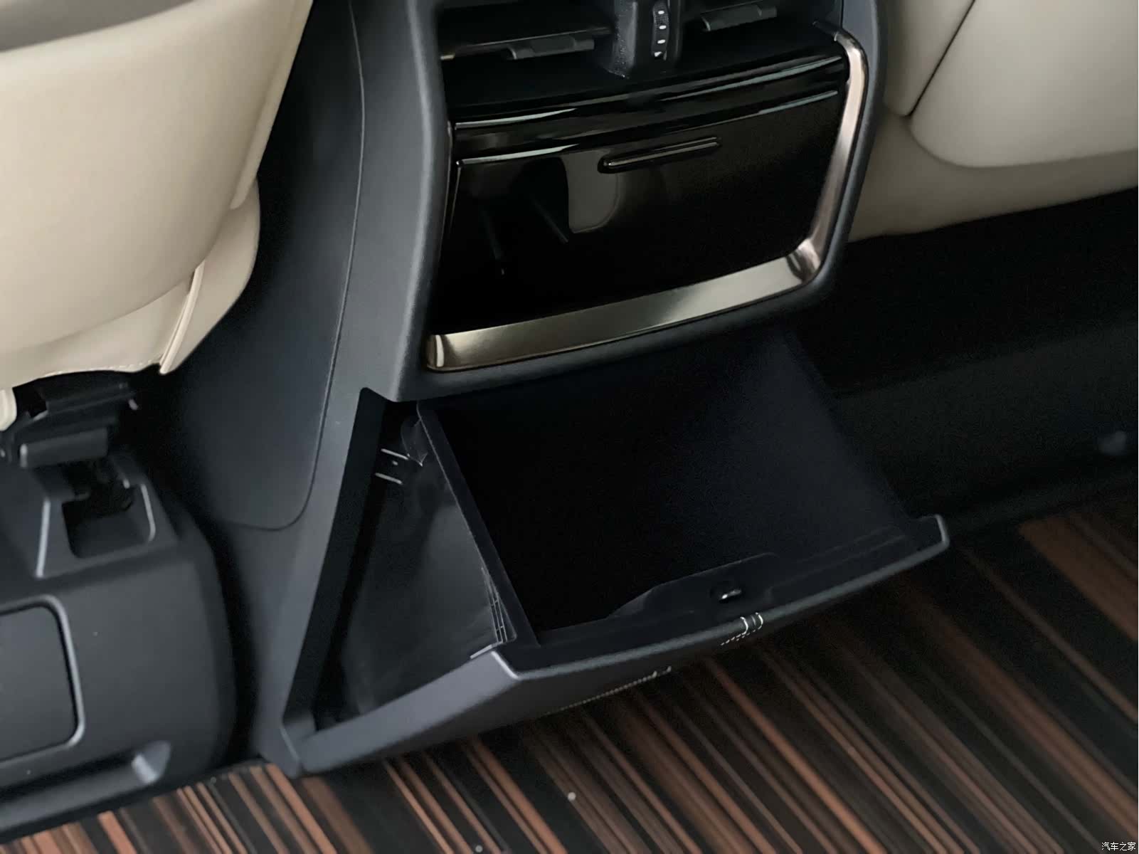 Toyota Alphard, 2024 18