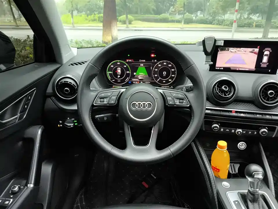 Audi Q2L