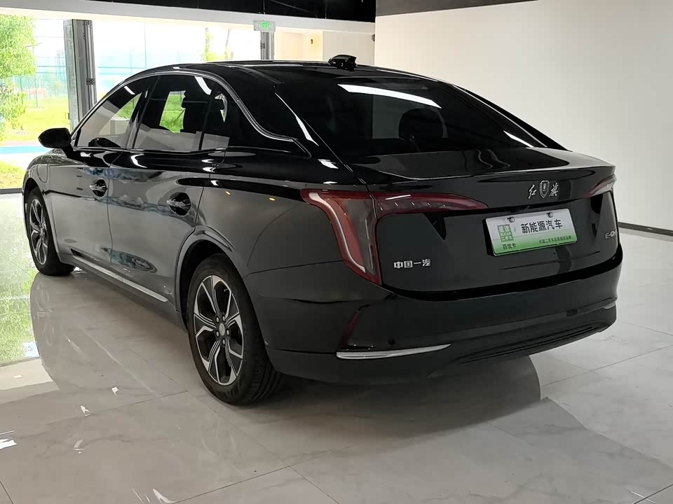 Hongqi E-QM5