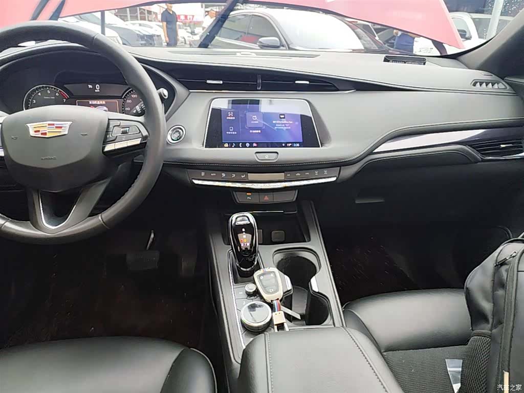 Cadillac XT4, 2023 13