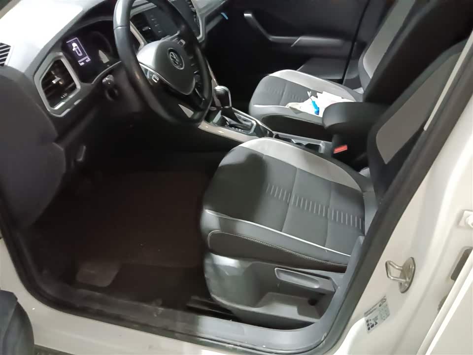 Volkswagen T-ROC exploring Songs