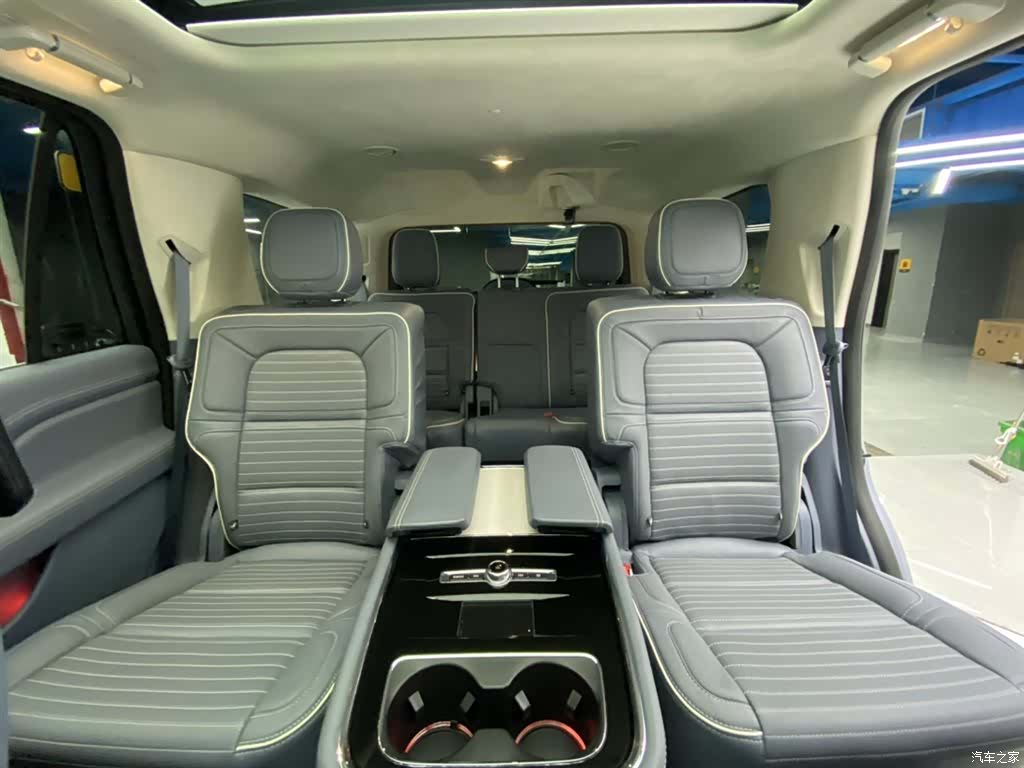 Lincoln Navigator, 2023 26