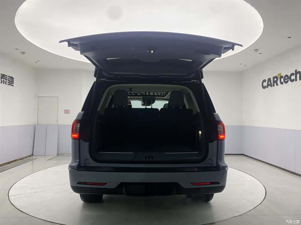 Lincoln Navigator, 2023 30