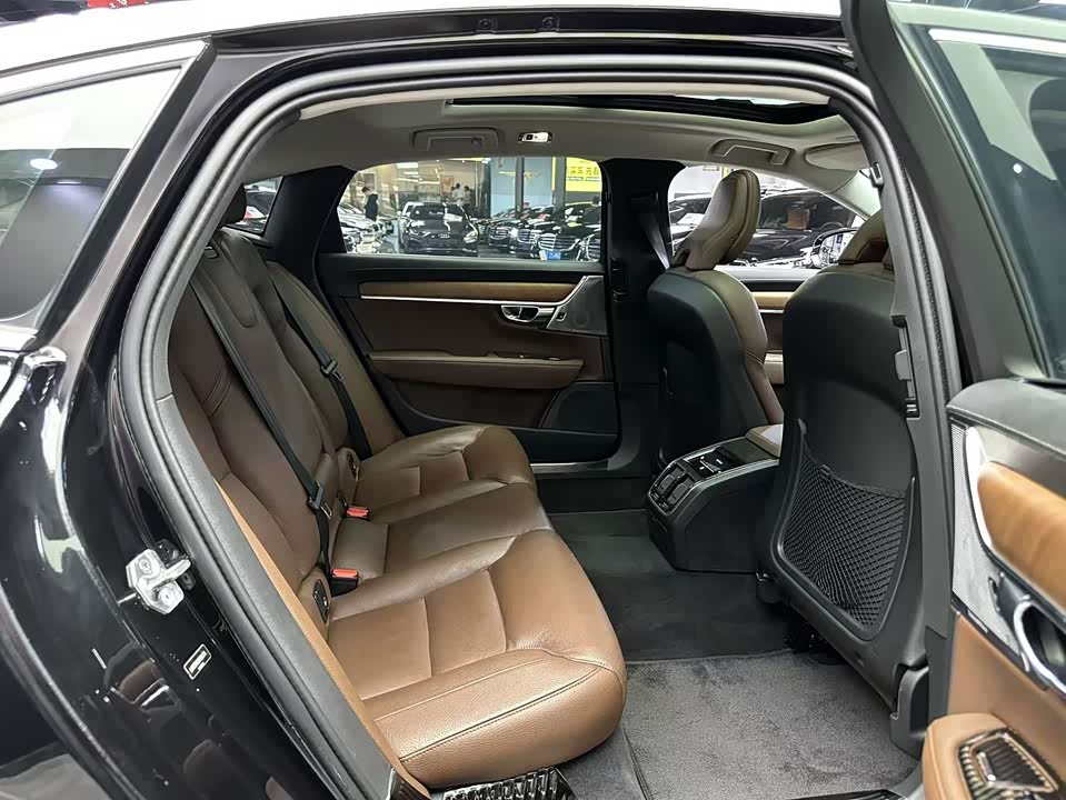 Volvo S90