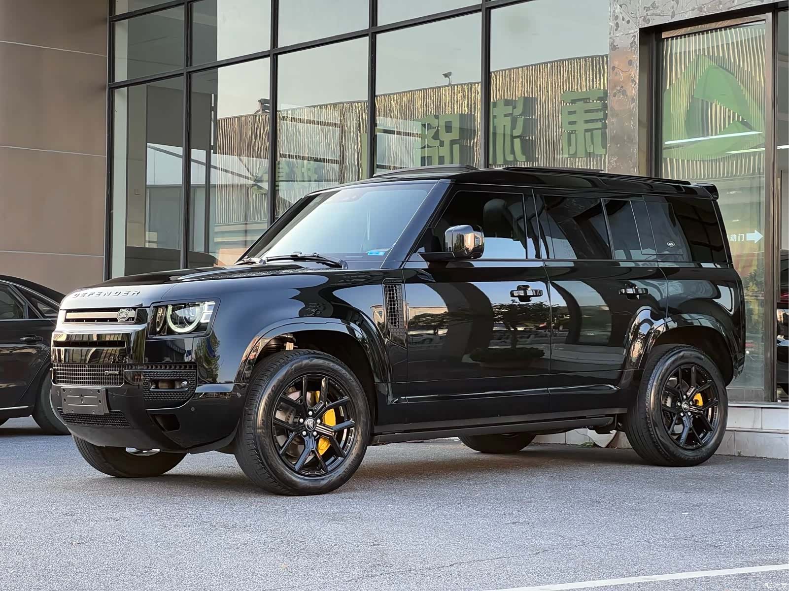 Land Rover Defender, 2023 1
