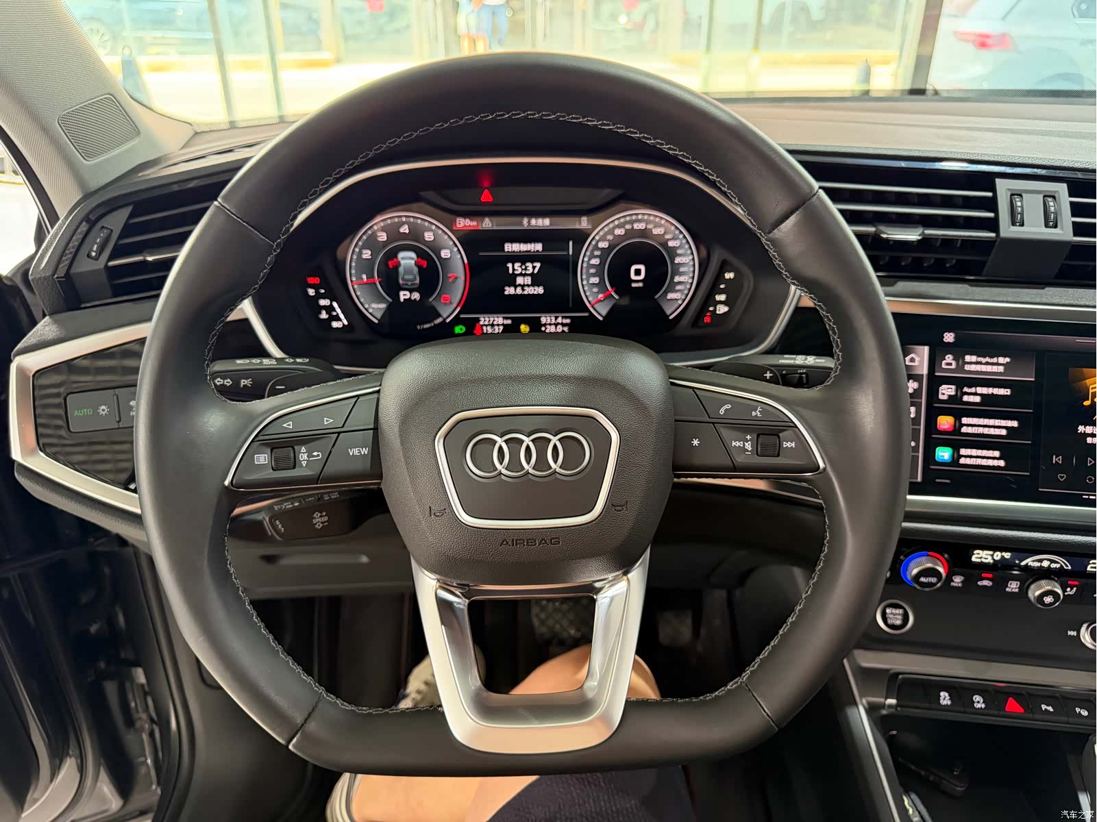 Audi Q3, 2023 13