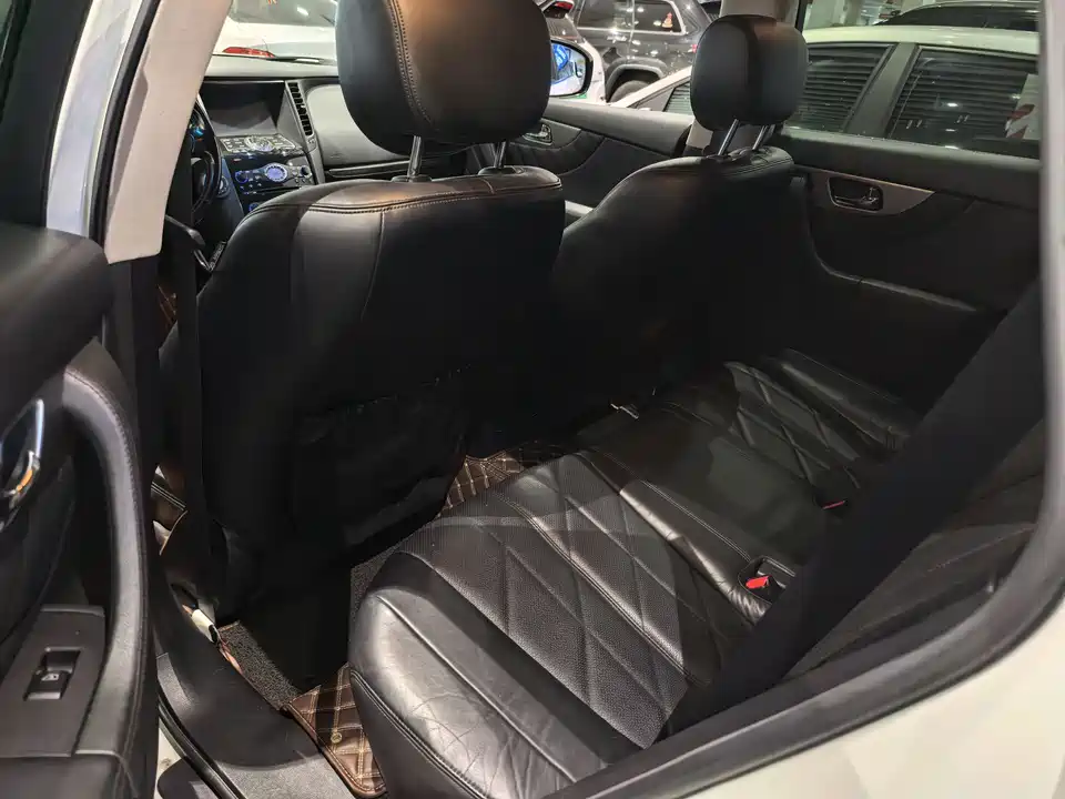 Infiniti QX70