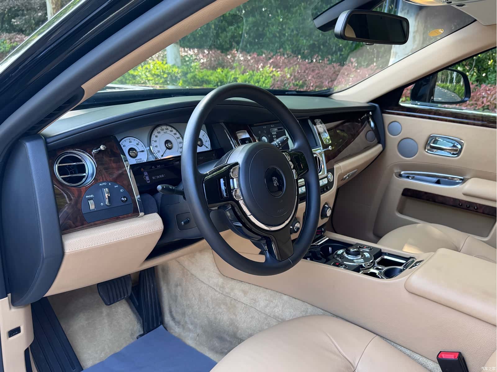Rolls-Royce Ghost, 2012 10